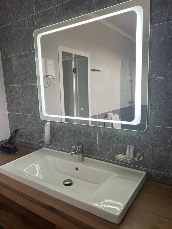 Dosman Hotel Bisjkek Eksteriør bilde