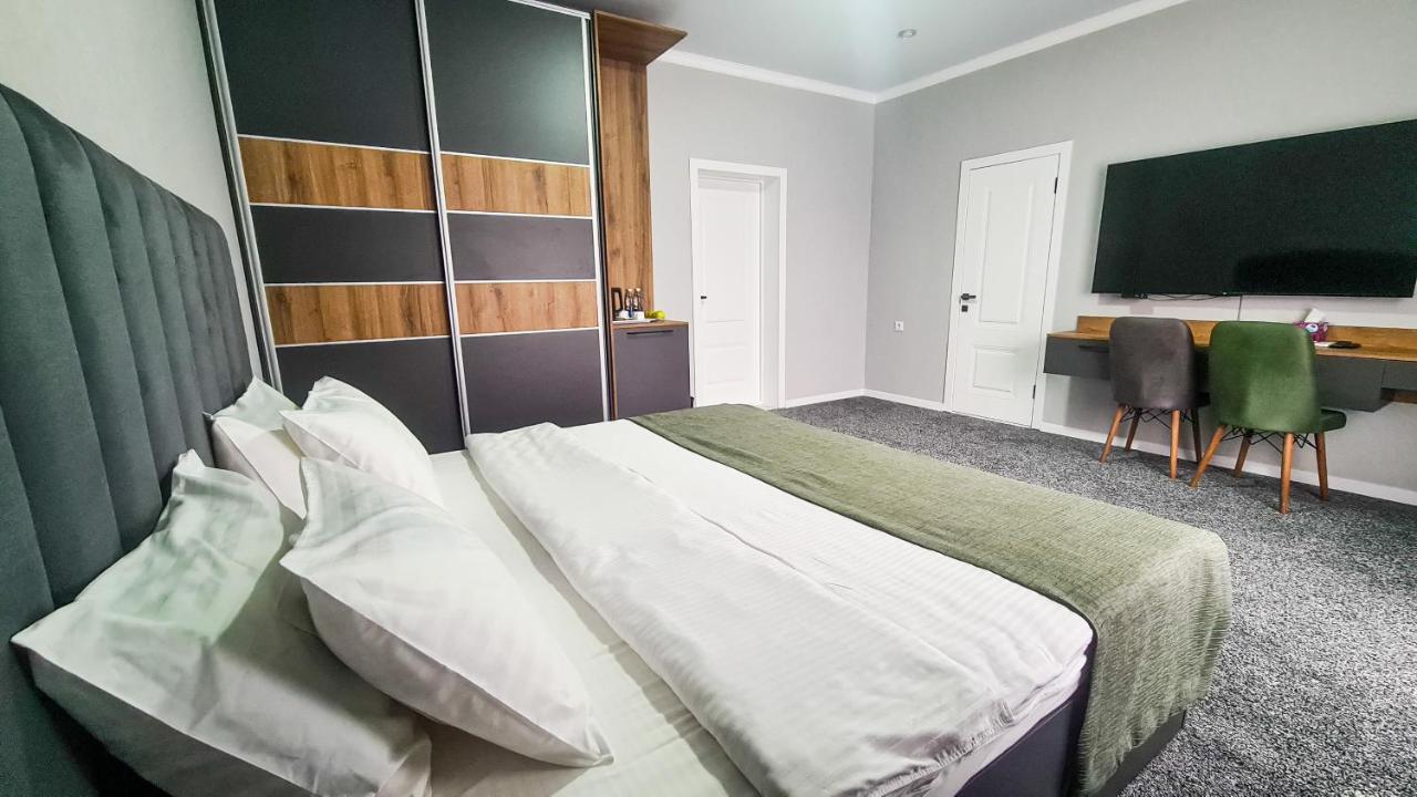 Dosman Hotel Bisjkek Eksteriør bilde