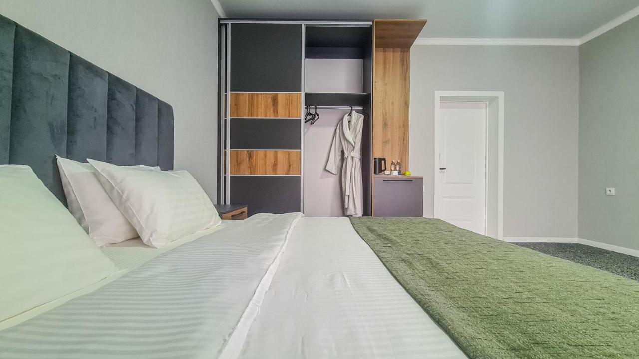 Dosman Hotel Bisjkek Eksteriør bilde