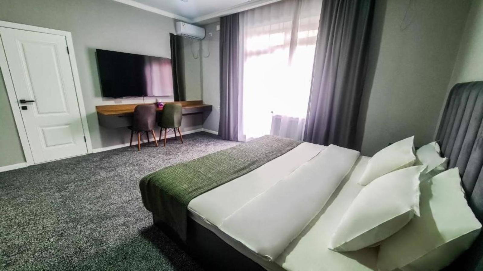 Dosman Hotel Bisjkek Eksteriør bilde