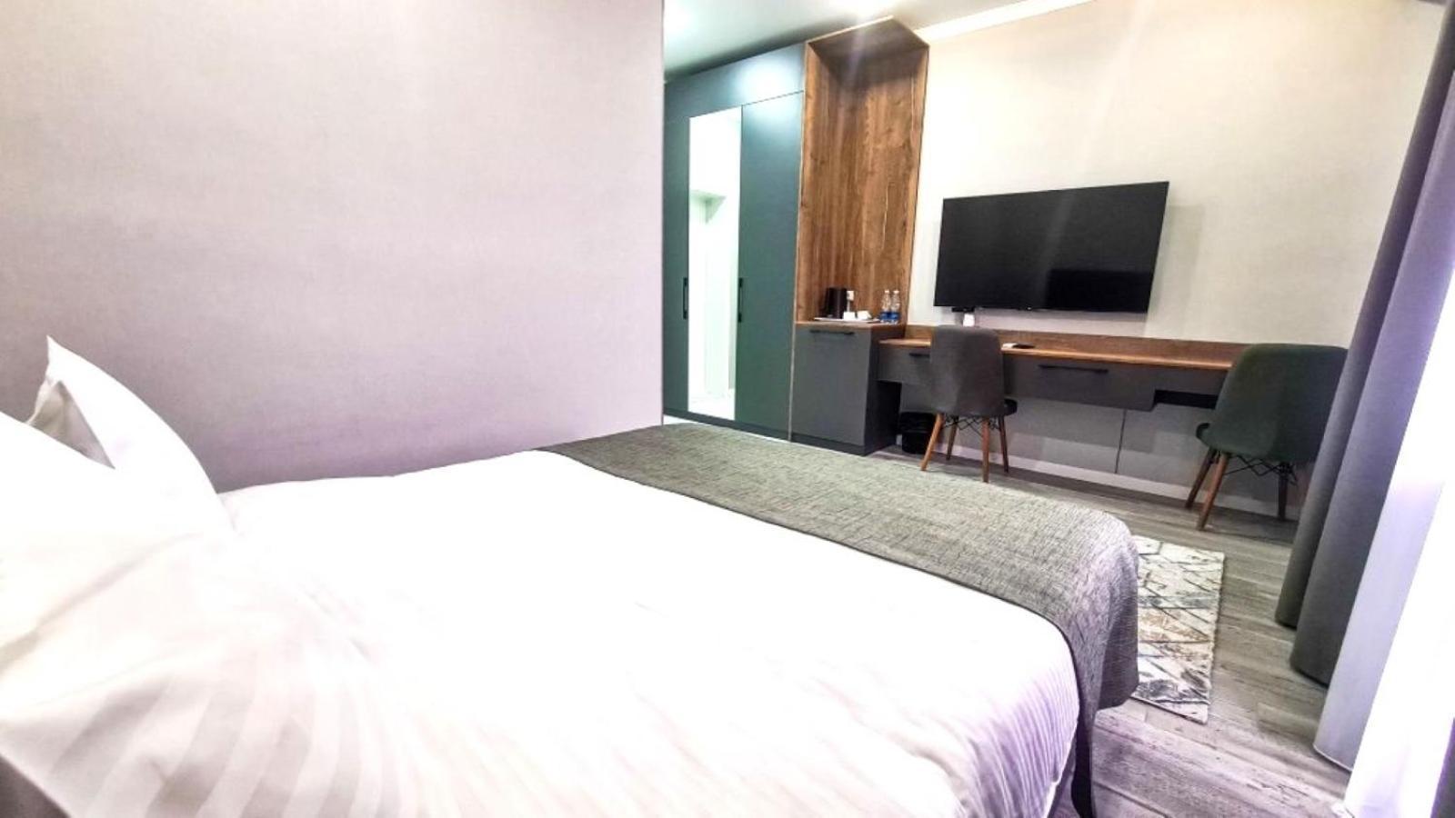Dosman Hotel Bisjkek Eksteriør bilde